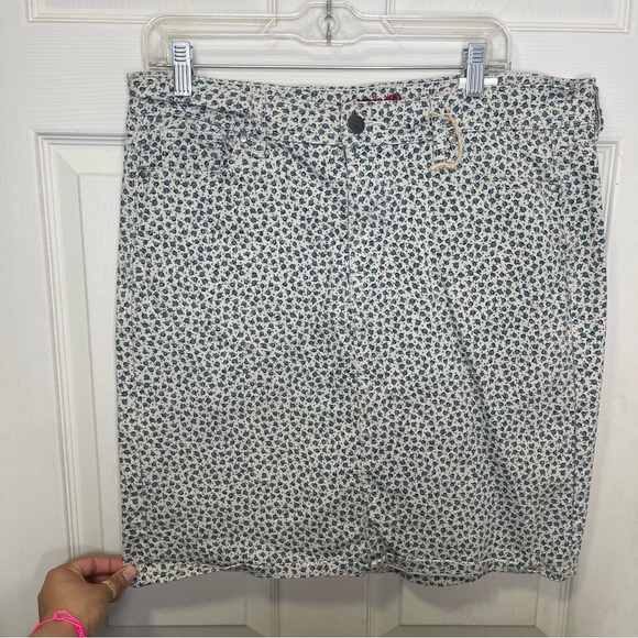 Wrangler Women’s Flowers Print Skirt Sz 12M - Picture 1 of 7